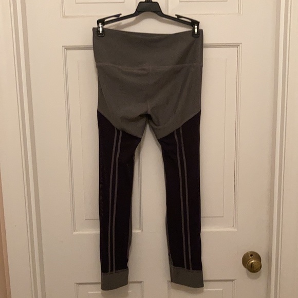 Under Armor Heat Gear Compression Leggings - Picture 4 of 5